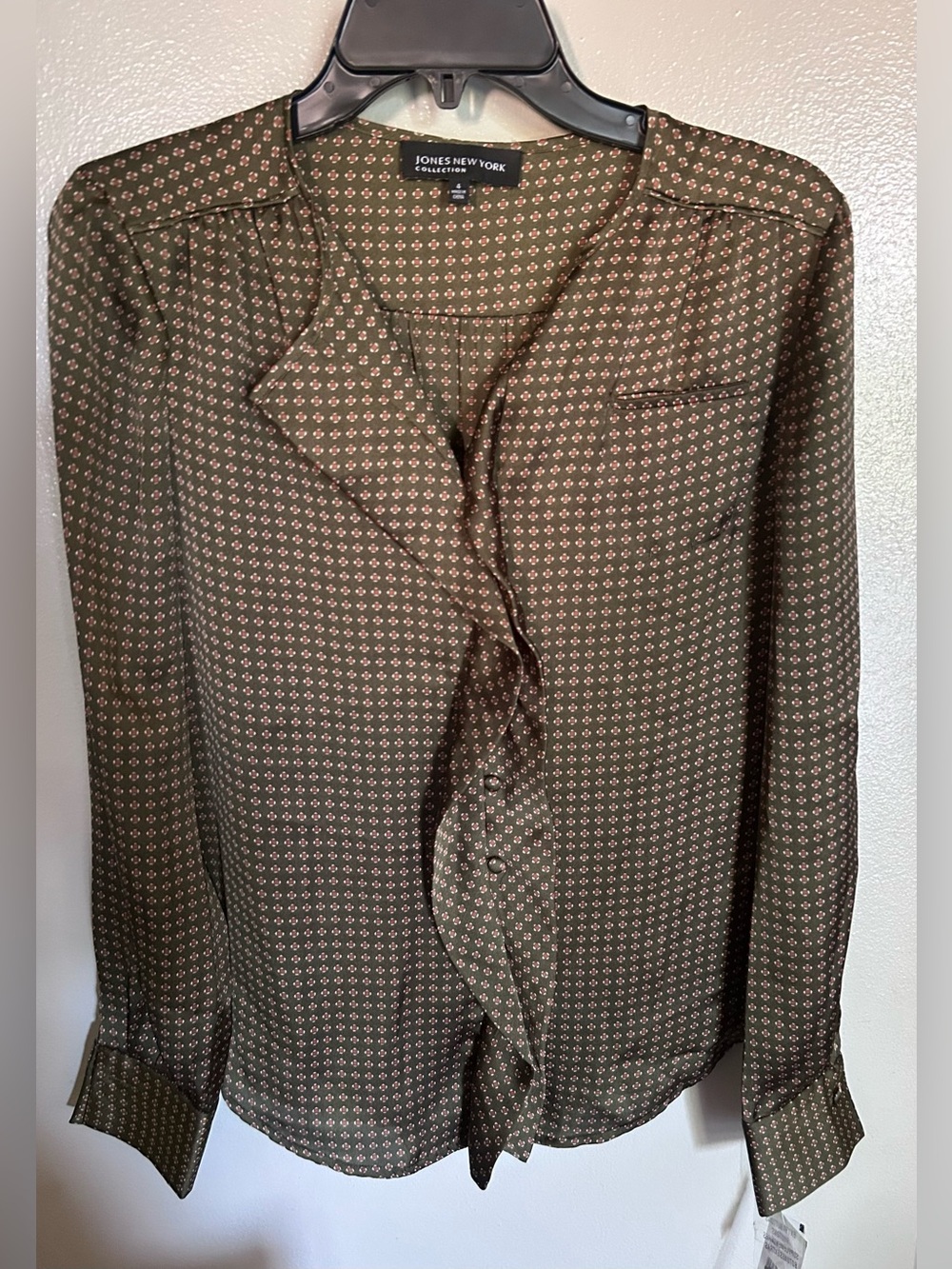 NWT Jones New York Women's Size 4 Long Sleeve Top Olive Green Ruffle Front Vneck